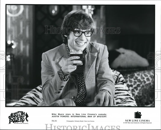 1997 Press Photo Mike Myers in Austin Powers International Man of Mystery - Historic Images
