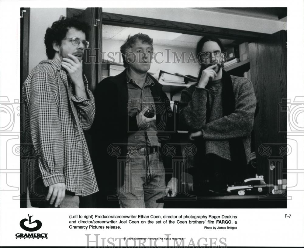 1998 Press Photo Ethan Coen,Roger Deakins &amp; Joel Coen in Fargo - cvp42724 - Historic Images