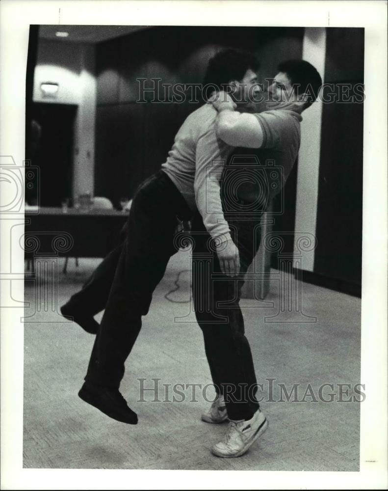 1991 Press Photo Joe Caballaro & Reno Contipella, Eastern forms of exercise demo - Historic Images