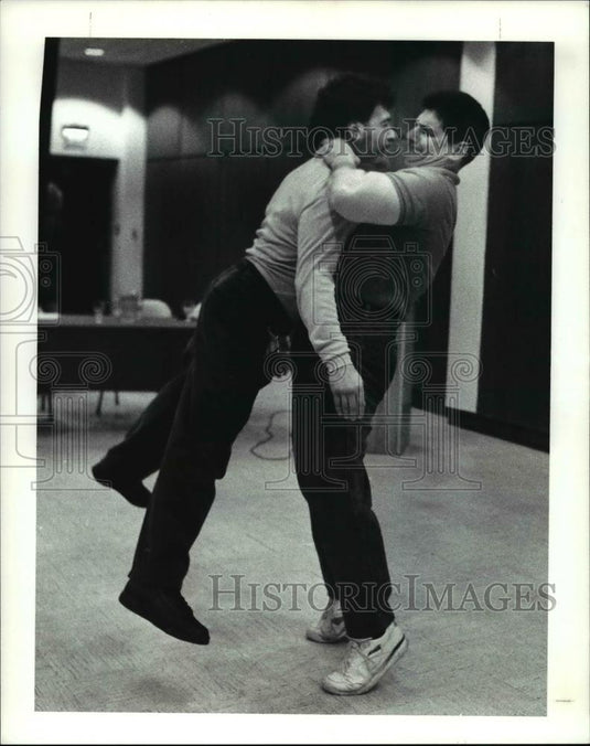 1991 Press Photo Joe Caballaro & Reno Contipella, Eastern forms of exercise demo - Historic Images