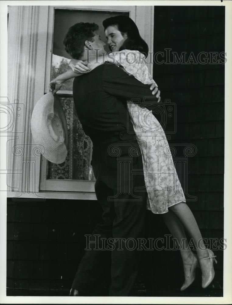 1985 Press Photo Mare Winningham Fredric Lehne Love Is Never Silent - cvp58715 - Historic Images