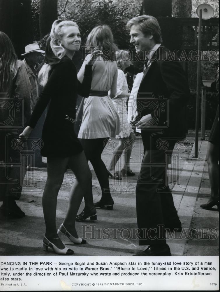 1973 Press Photo Warner Brothers presents Blume In Love with George Segal and - Historic Images