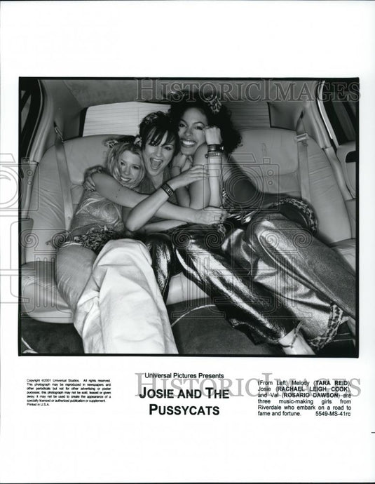 2001 Press Photo Tara Reid, Rachael Leigh Cook in Josie & The Pussycats - Historic Images