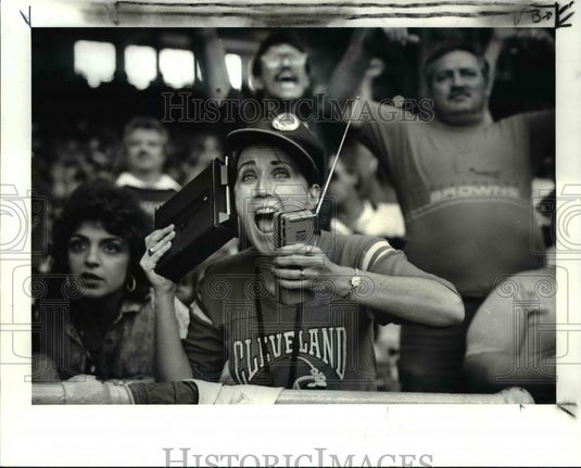 1987 Press Photo Katie Demetz of Cleveland hits came to the game - Historic Images