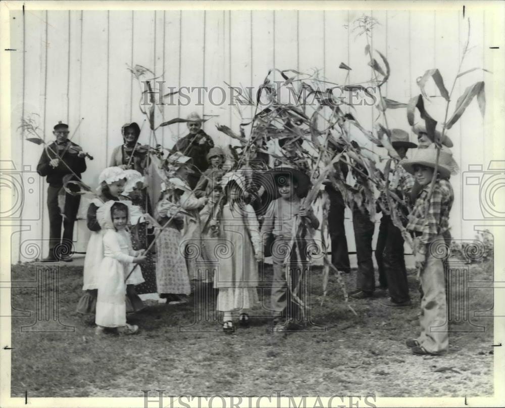 1982 Press Photo Algonquin Mill Festivals - Historic Images