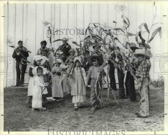 1982 Press Photo Algonquin Mill Festivals - Historic Images