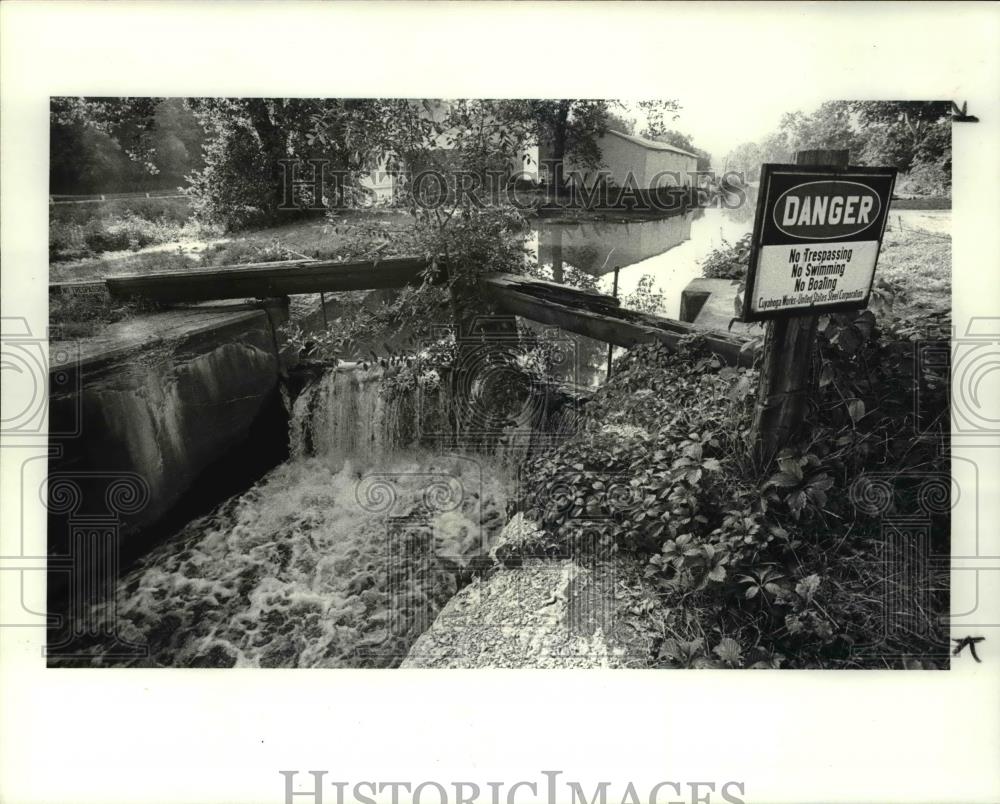 1983 Press Photo Park people call it a park but US Steel says keep out - Historic Images