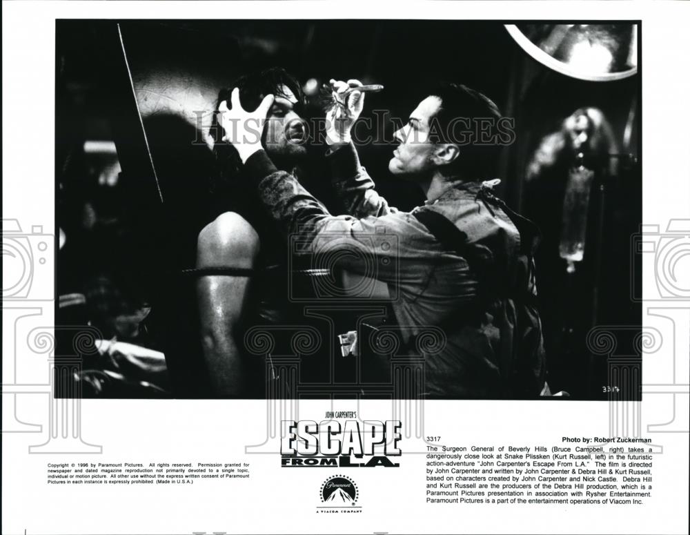 1996 Press Photo Bruce Campbell and Kurt Russell star in Escape from L.A. - Historic Images