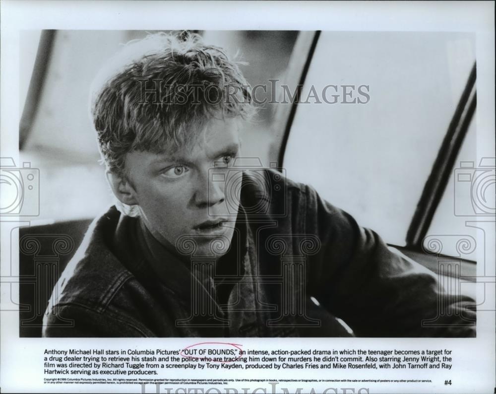 1986 Press Photo Out Of Bounds Anthony Michael Hall - Historic Images