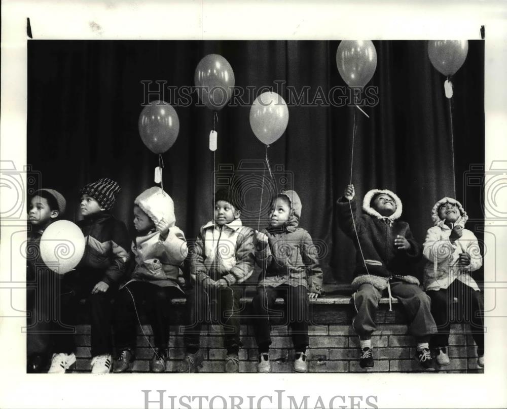 1983 Press Photo Balloon launch at Phillis Wheatley Association Friendship Hunt - Historic Images