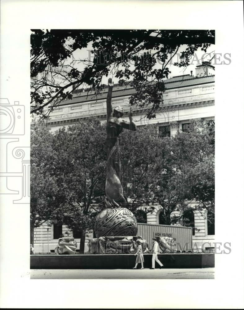 1985 Press Photo Eternal life on the South Mall - Historic Images