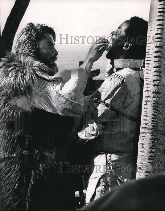 1975 Press Photo Peter O'Toole & Richard Roundtree in Man Friday - Historic Images