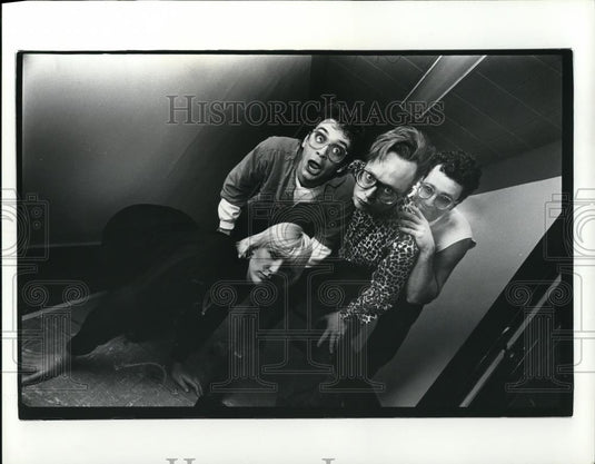 1967 Press Photo Separate Checks Music Group - Historic Images