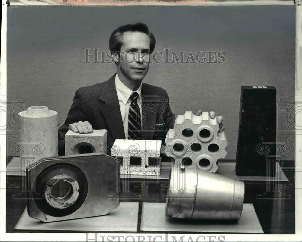 1986 Press Photo Edmund Wright, President of North American Refractories Co. - Historic Images