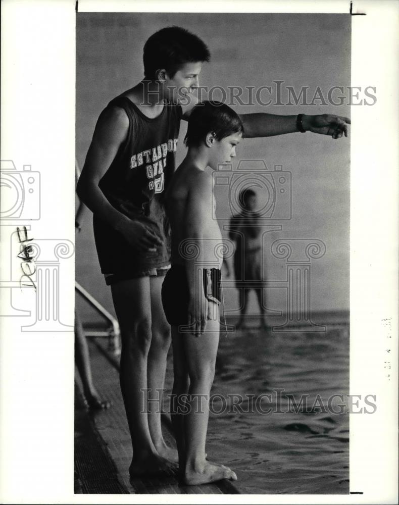 Lifeguard Asl 1990 Press Photo Steve Wayne Deaf Lifeguard Instructs Gregg Vanderlin ...