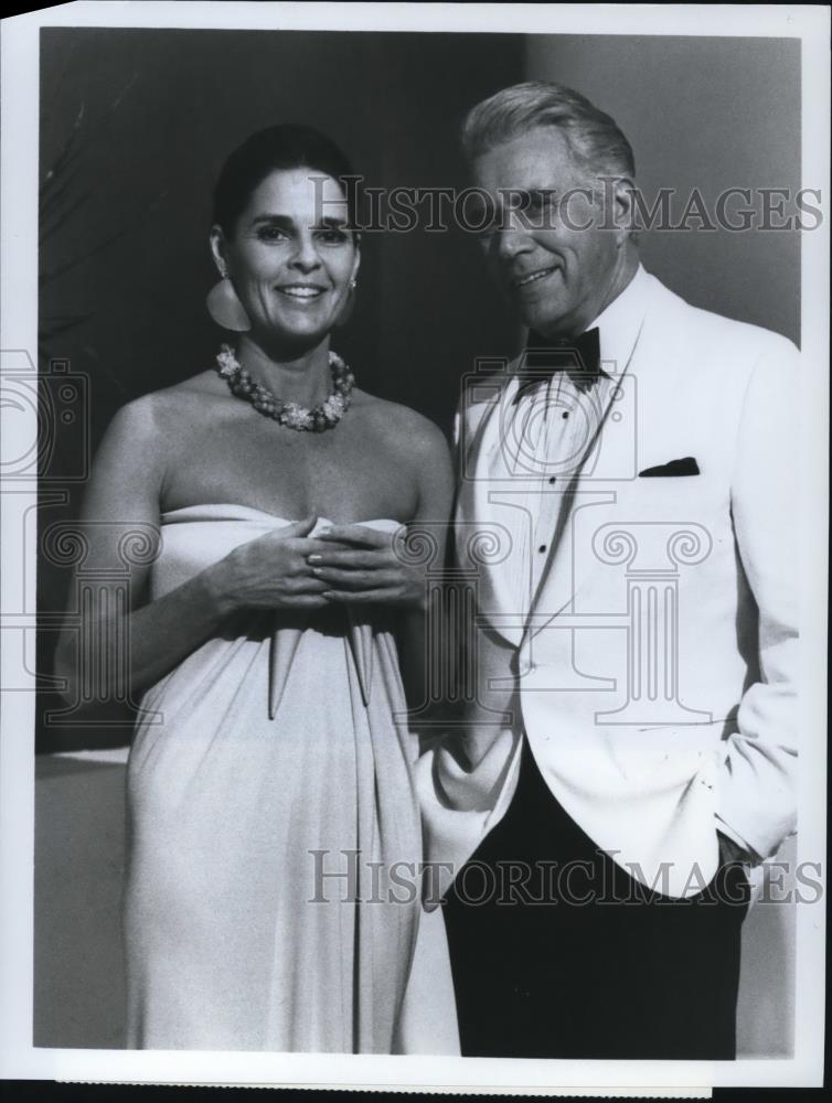 1985 Press Photo Ali MacGraw and John Forsythe in &quot;Dynasty&quot; - Historic Images