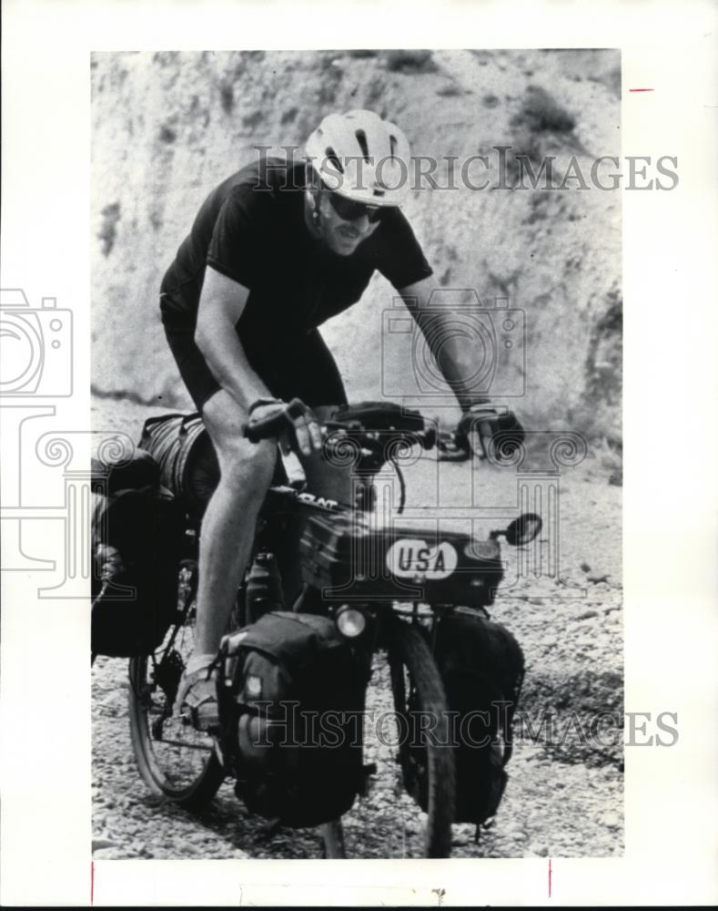 1997 Press Photo Steven D. Williams world&#39;s greatest adventure cyclist. - Historic Images