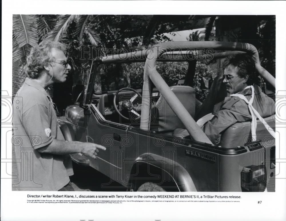 1994 Press Photo Robert Kiane and Terry Kiser in Weekend At Bernie&#39;s II - Historic Images