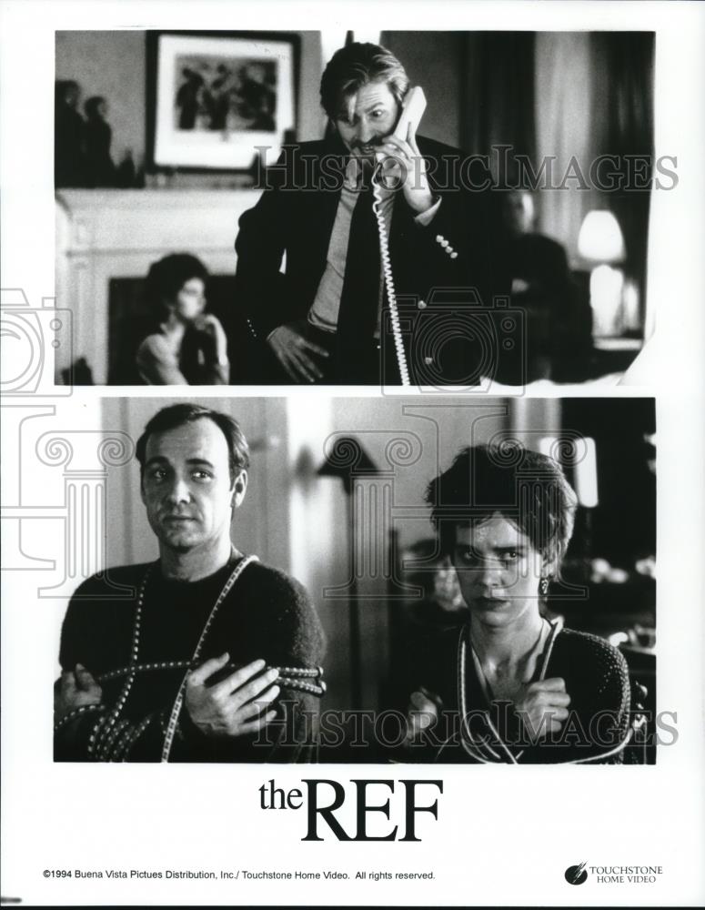 1994 Press Photo Judy Davis Kevin Spacey and Denis Leary star in The Ref - Historic Images