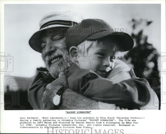 1989 Press Photo Burt Lancaster & Macaulay Culkin in Rocket Gibraltar - Historic Images