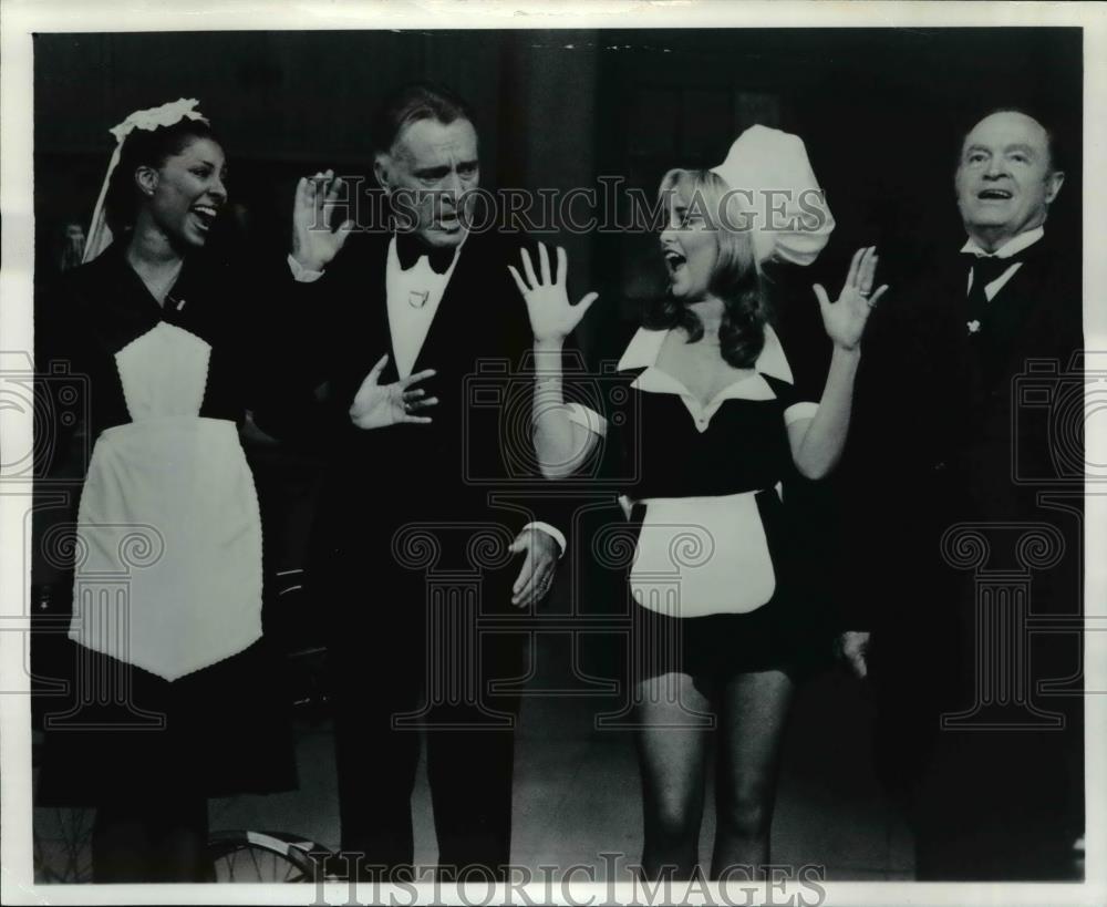 Press Photo Bob Hope Salutes the London Palladium - Historic Images