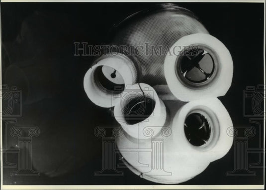 1989 Press Photo A model of the Jarvik-7 total artificial heart - Historic Images