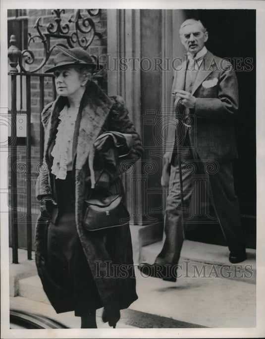 1938 Press Photo London, Prime Minister & Mrs Neville Chamberlain - Historic Images