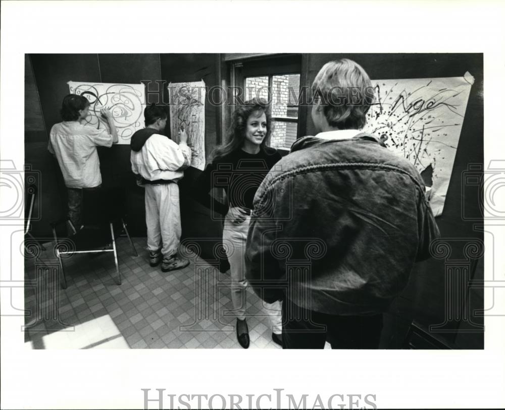 1991 Press Photo Kelsey Wigger, councilor at the Covenant 30th work with - Historic Images