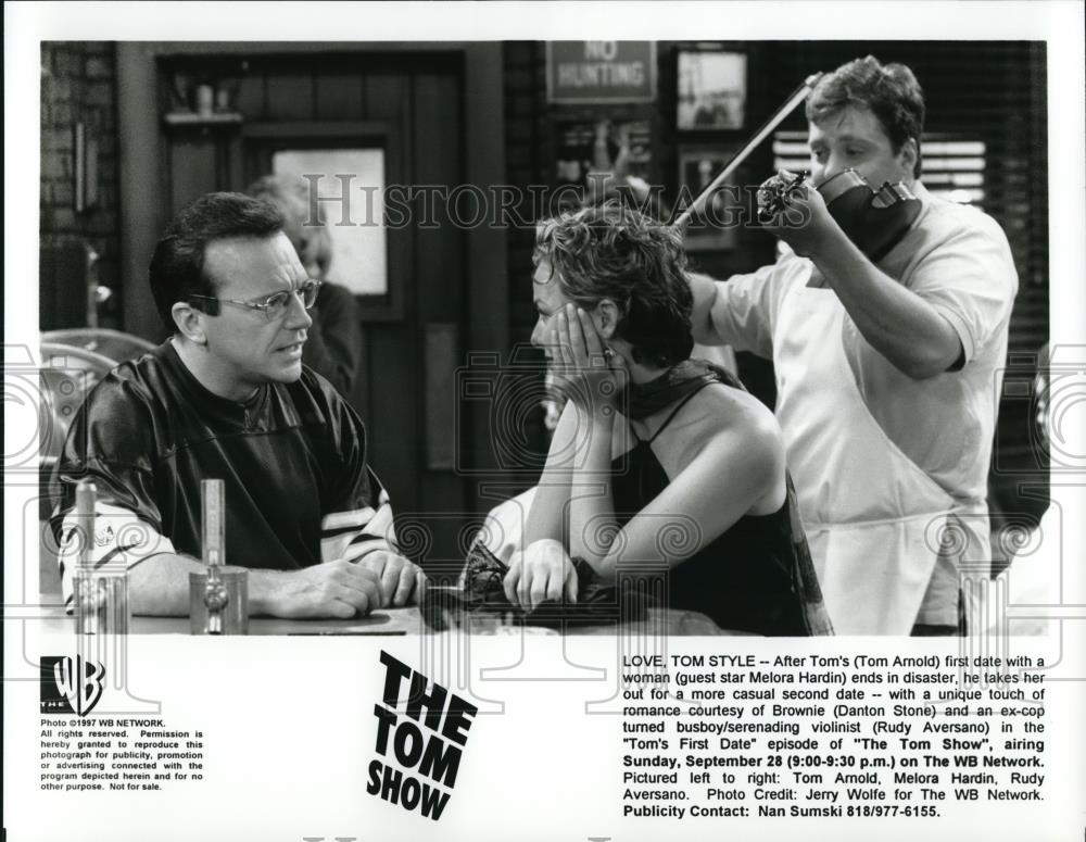 1997 Press Photo Tom ArnoldMelora Hardin &amp; Rudy Aversano in The Tom Show - Historic Images