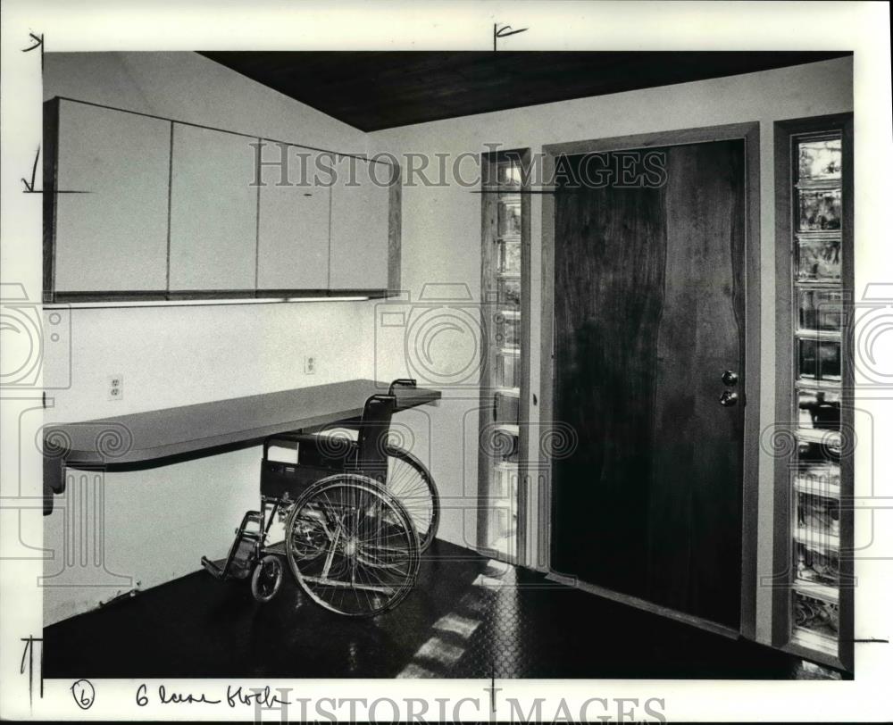 1986 Press Photo The home of a disabled person - 479 - Historic Images
