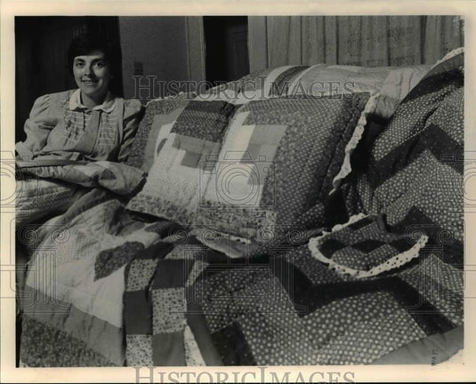 1985 Press Photo Quilter Sharon Blabierz exhibitor at Country Folk & Craft Fest - Historic Images