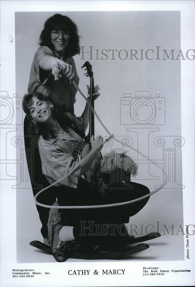 1997 Press Photo Children's Recording artists Cathy & Marcy - Historic Images