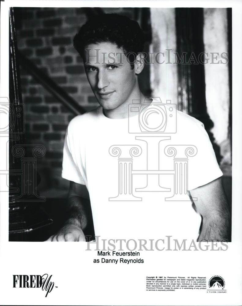 1997 Press Photo Mark Feuerstein stars as Danny Reynolds on Fired Up TV show - Historic Images