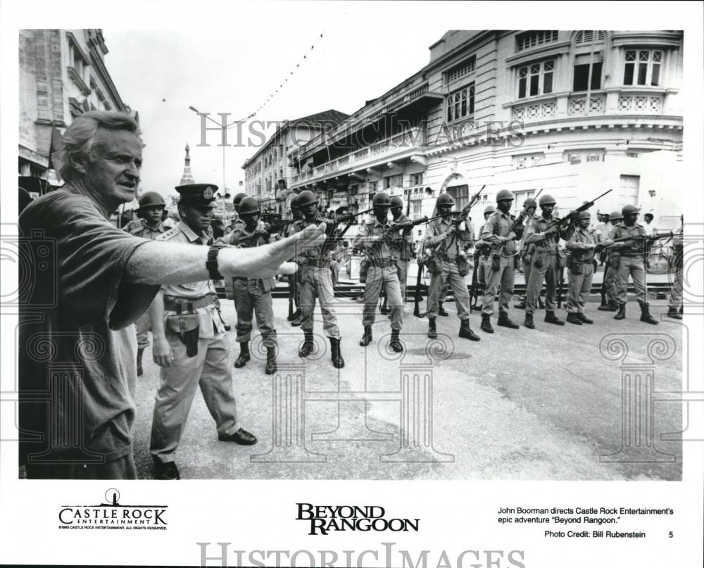 1995 Press Photo Director John Boorman in Beyond Rangoon - Historic Images