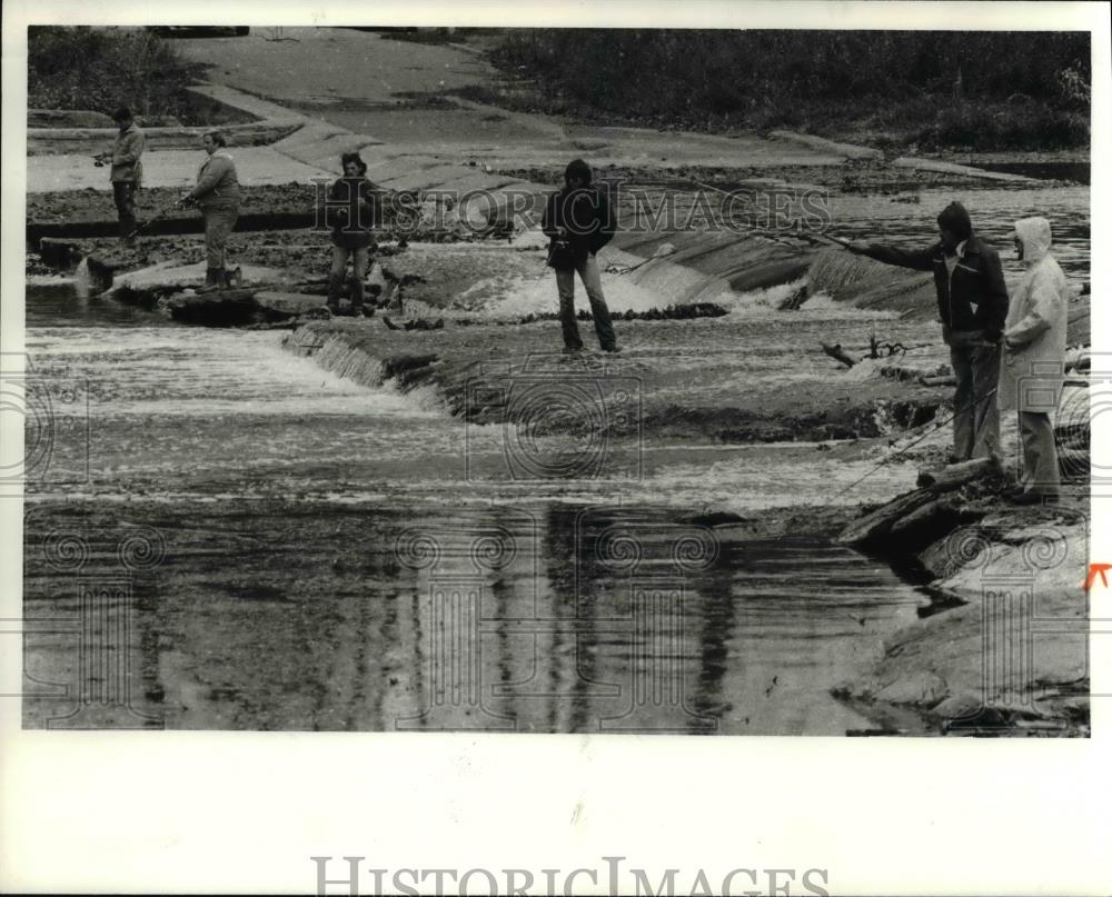 1979 Press Photo The fisherman in the Metro Park Rocky River - Historic Images