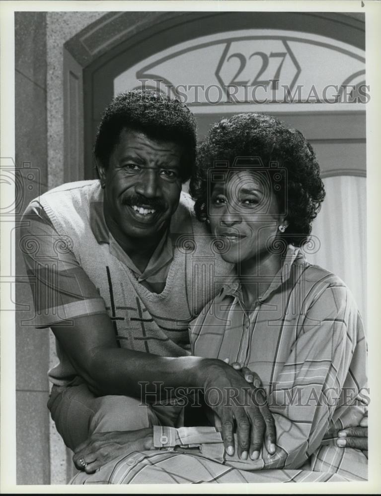 1985 Press Photo Marla Gibbs &amp; Hal Williams in 227 - Historic Images