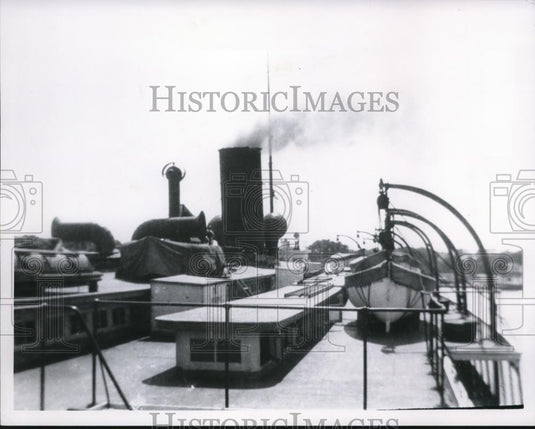 1988 Press Photo Shipyard displayed - Historic Images