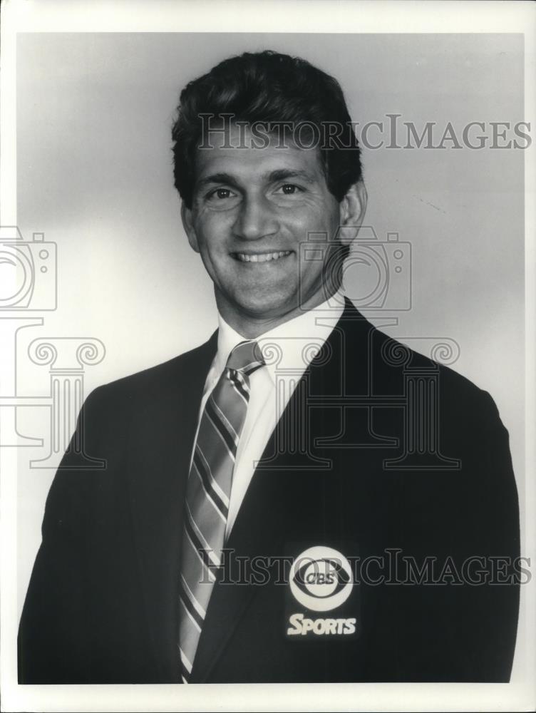 1986 Press Photo Joe Theismann Sportscaster for CBS Sports NFL - cvp43717 - Historic Images