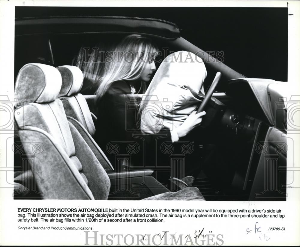 1991 Press Photo Chrysler Motor 1990 model equipped with driver side air bag - Historic Images