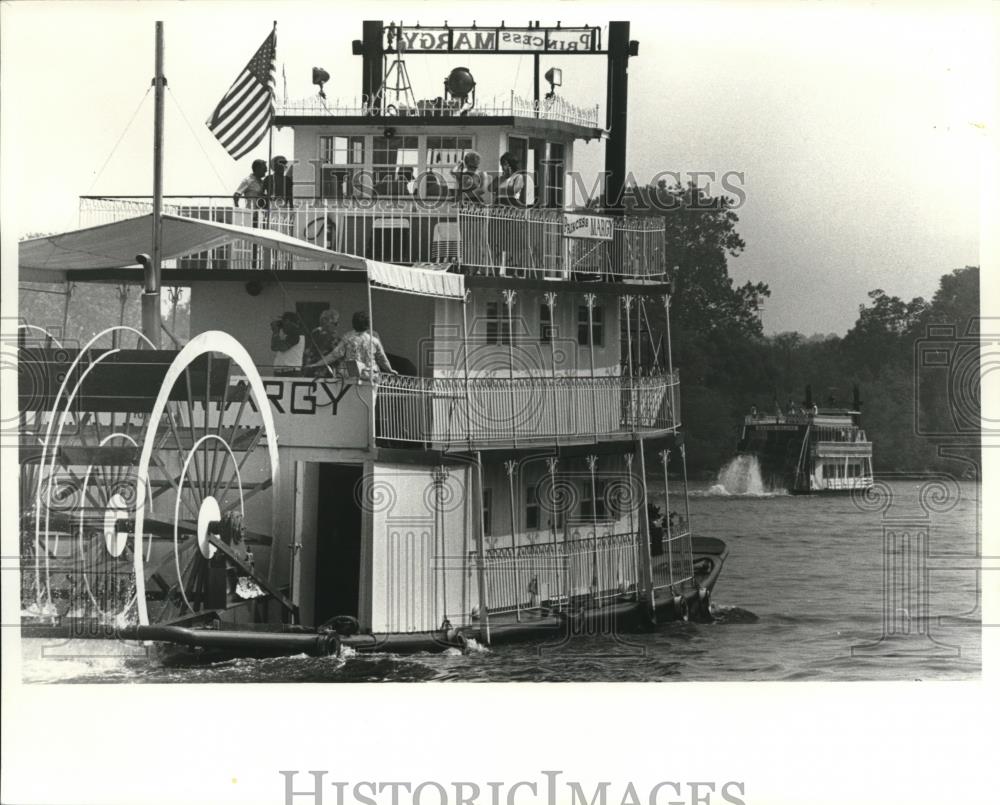 1988 Press Photo Steamboat Sternwheeler by Tom Kaib - Historic Images