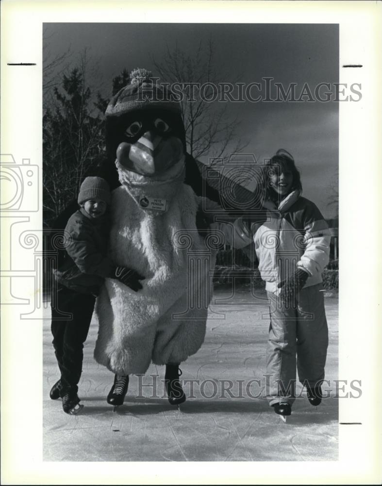 1986 Press Photo The Sea World&#39;s of Ohio second annual Winter Festival - Historic Images