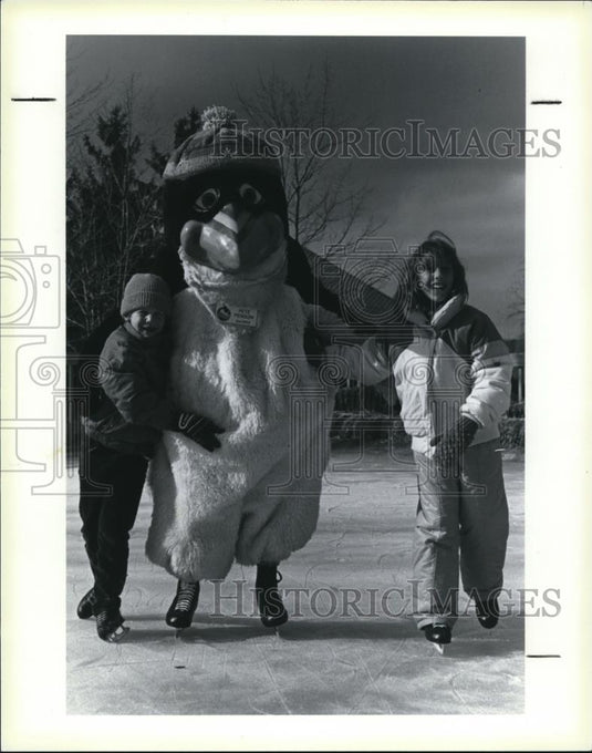 1986 Press Photo The Sea World's of Ohio second annual Winter Festival - Historic Images