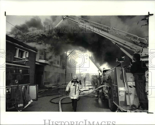 1987 Press Photo Firefighters battle a fire at W 54th and Detroit - Historic Images