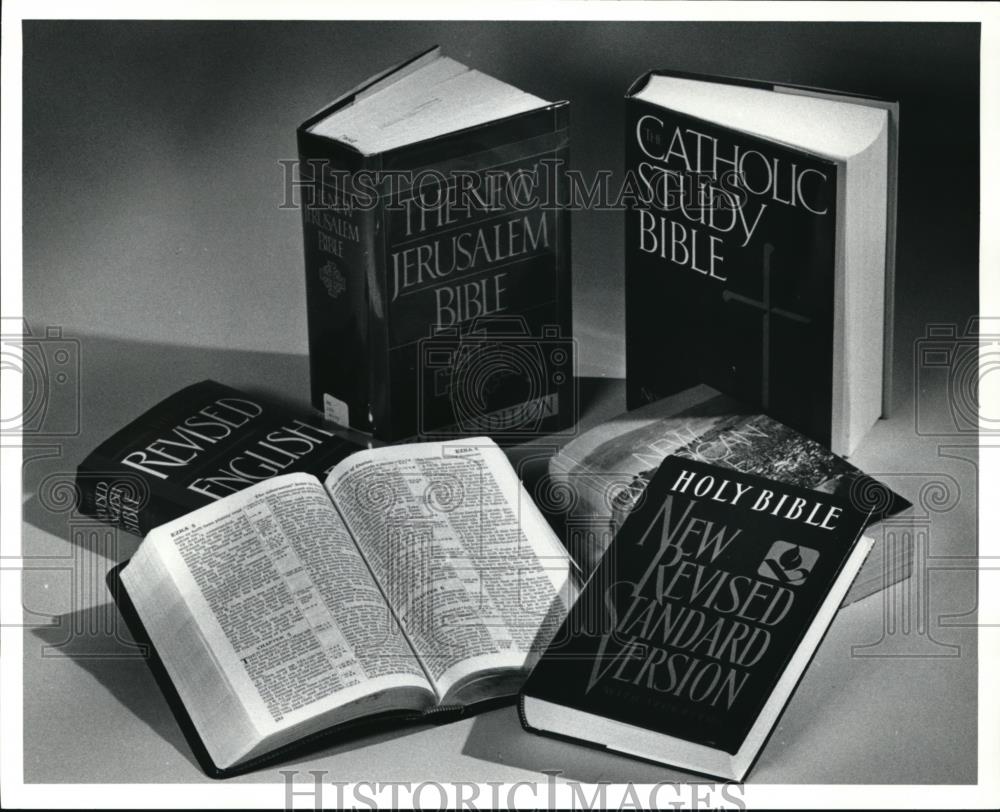 1991 Press Photo Bibles - cva52126 - Historic Images