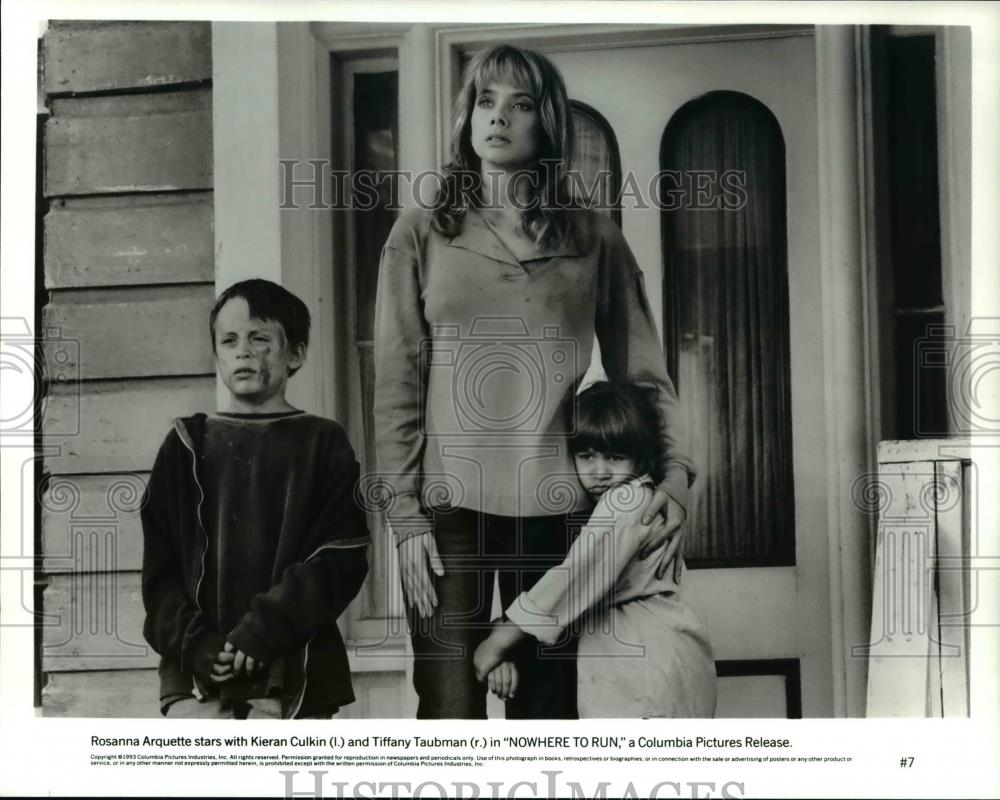 1993 Press Photo Rosanna Arquette K. Culkin Tiffany Taubman in Nowhere to Run - Historic Images