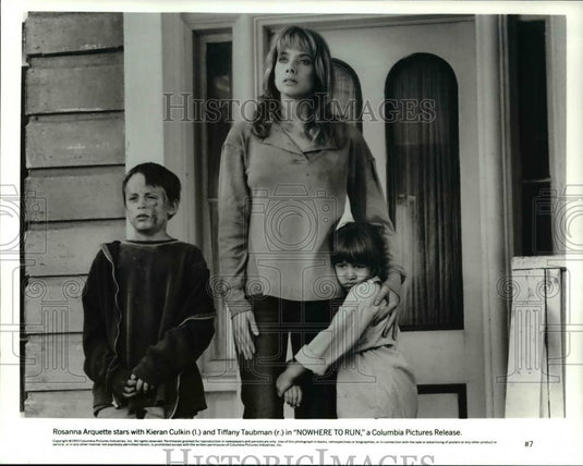 1993 Press Photo Rosanna Arquette K. Culkin Tiffany Taubman in Nowhere to Run - Historic Images
