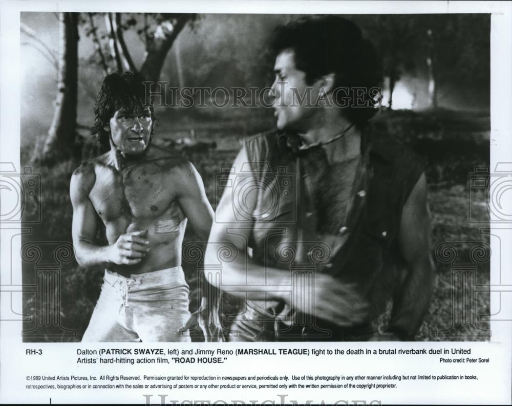1989 Press Photo Marshall Teague &amp; Patrick Swayze in Road House - cvp43030 - Historic Images