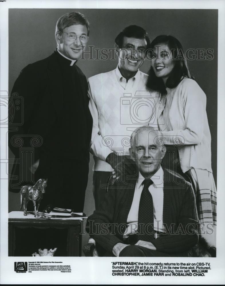 1984 Press Photo Harry Morgan William Christpher Jamie Farr and Rosalind Chao - Historic Images