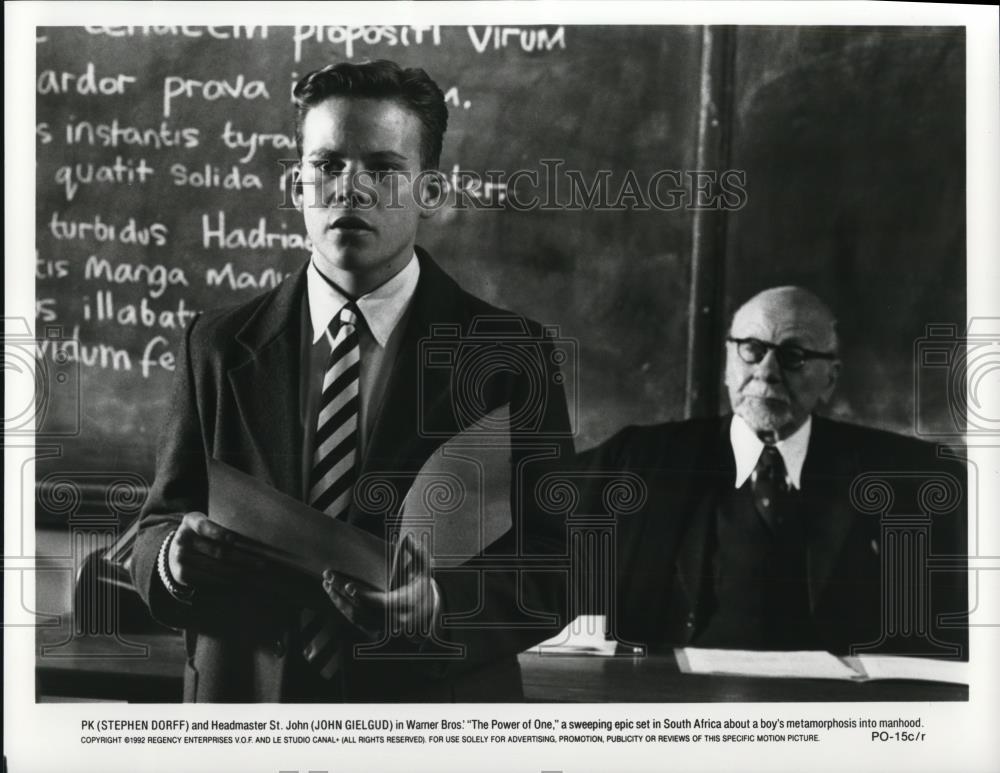 1993 Press Photo Stephen Dorff and John Gielgud star in The Power of One - Historic Images