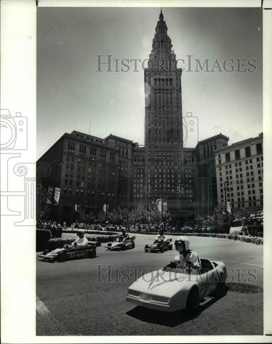 1990 Press Photo - 671 - Historic Images
